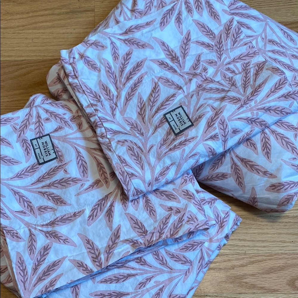 William Morris at home king sheet set - pattern is original willow in plaster